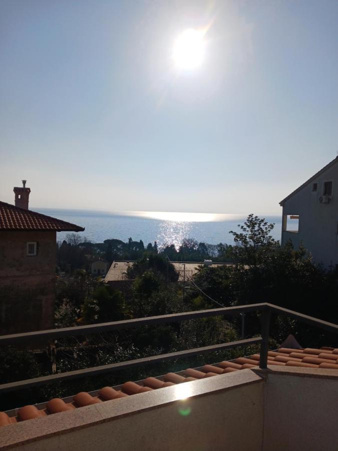 Lady Daniela Mit Meerblick In