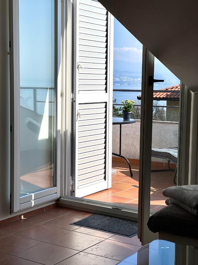 Lady Daniela Mit Meerblick In Lovran