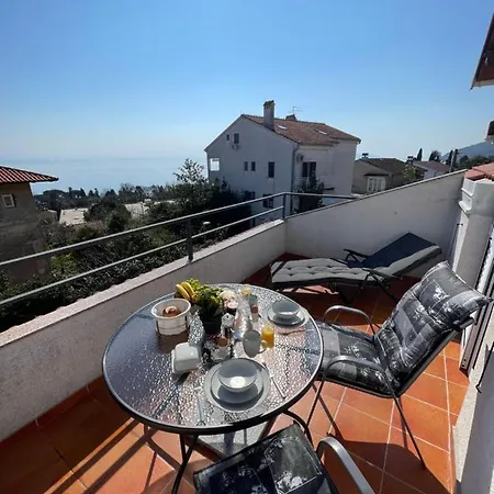 Apartment Lady Daniela Mit Meerblick In Lovran Exterior photo